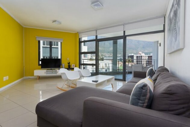 Flat Rock 707 - Photo2