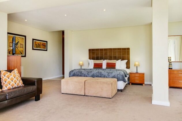 Geneva Drive - Photo4