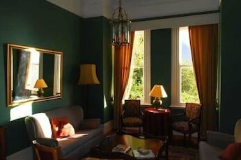 Hillcrest Manor Guesthouse - Photo4