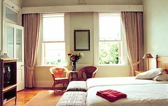 Hillcrest Manor Guesthouse - Photo5