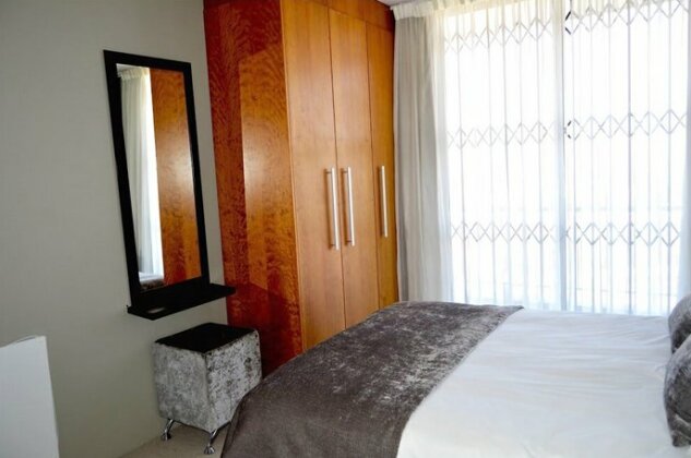 Infinity Self Catering Apartments - Photo5