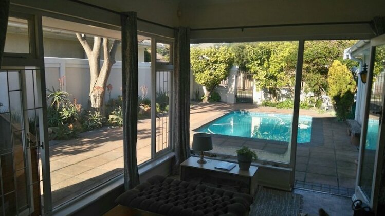 Lakeside Rest - Photo2