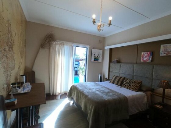 Leo's Den - Photo3