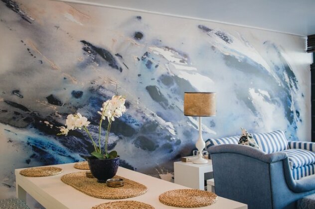 Luxury City Apartment with Mountain Views - Photo3