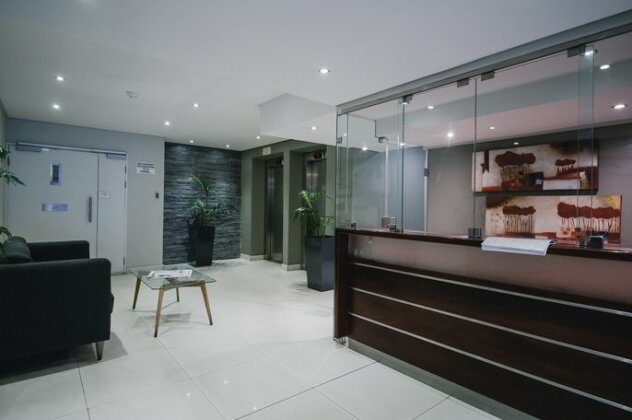 Luxury City Apartment with Mountain Views - Photo5