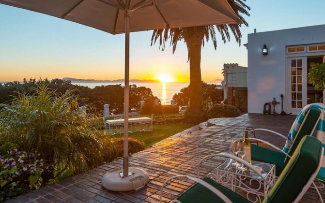 Manor on the Bay - Photo3