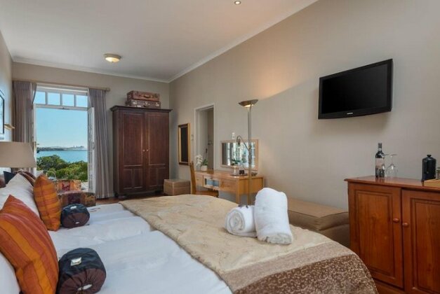 Manor on the Bay - Photo4