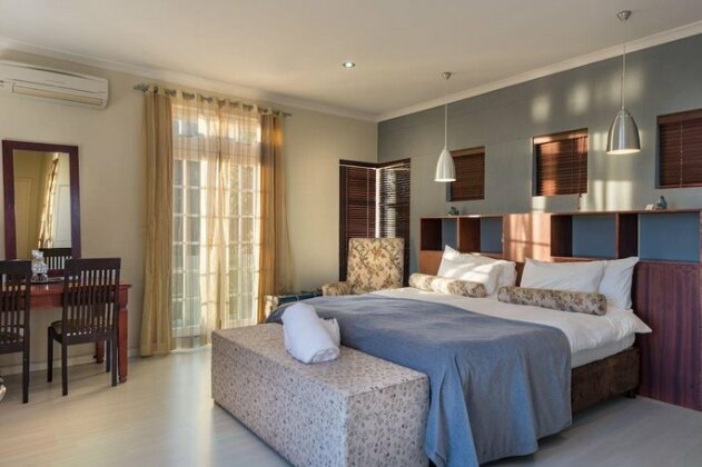 Manor on the Bay - Photo5