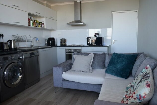 Modern 2 Bedroom Apartment in Cape Town - Photo2