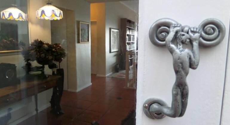 Moonglow Guesthouse - Photo4