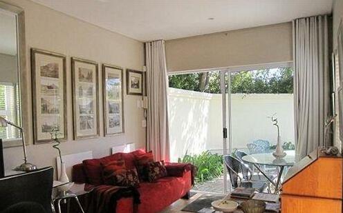 Navona Constantia Guest Cottage - Photo2