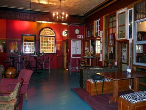 Obviouzly Armchair Backpackers & Pub - Photo3