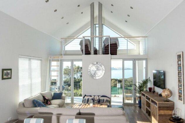 On the Bay Retreat - Photo2