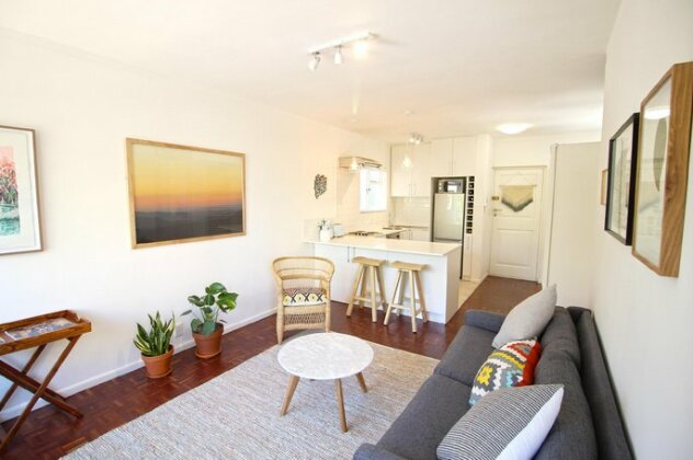 Perfectly Located Modern Seaside Studio - Photo2
