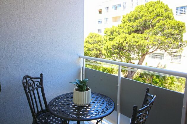 Perfectly Located Modern Seaside Studio - Photo3