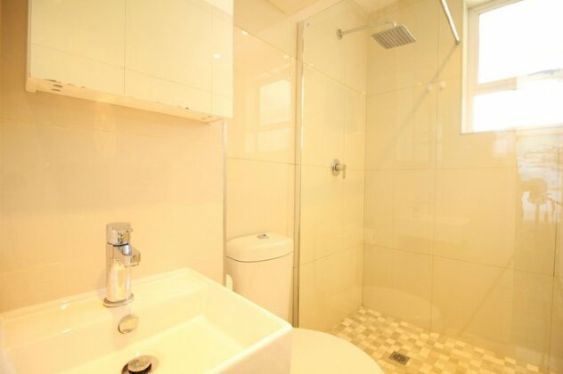Perfectly Located Modern Seaside Studio - Photo4