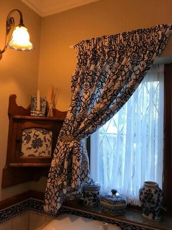 Pretty Self-Catering Room - Photo2