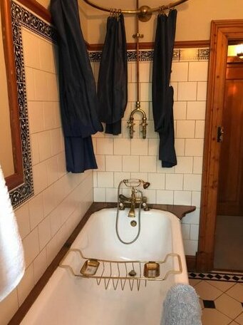 Pretty Self-Catering Room - Photo3