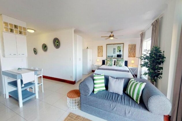Romantic Beachfront Bachelor - Photo2