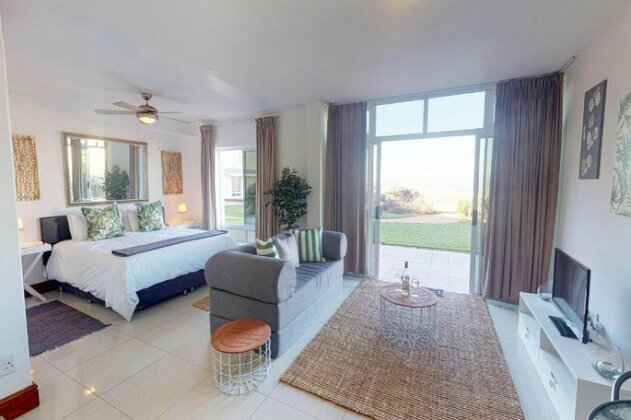 Romantic Beachfront Bachelor - Photo3