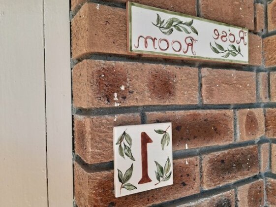 Rustic Manor Guest House - Photo3