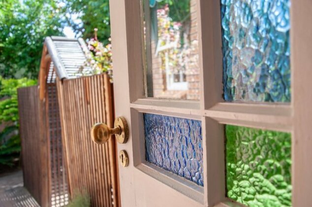 Rustic Manor Guest House - Photo5