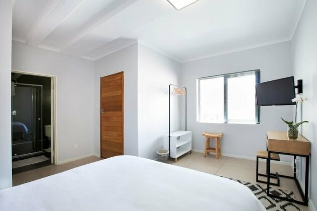 Sea Point Inn - Photo2