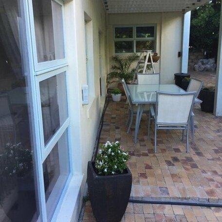 Sixty on Empire - Photo2