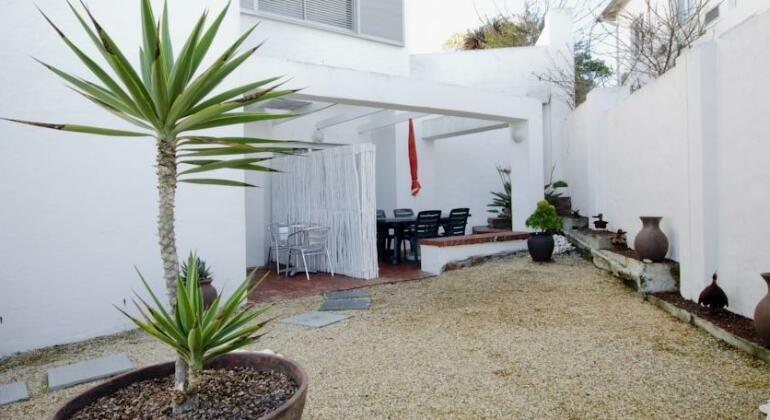 Small Bay Guest House - Photo2
