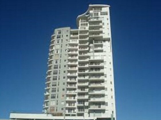 Spacious Beach Front Apartment - Photo2