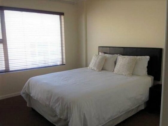Spacious Beach Front Apartment - Photo3
