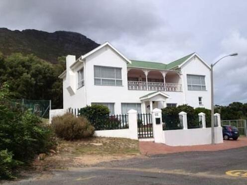 Spacious Holiday Home in Simon's Town