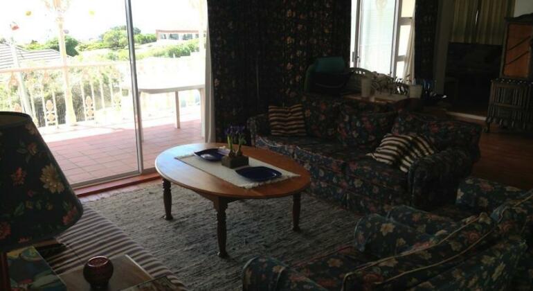 Spacious Holiday Home in Simon's Town - Photo3