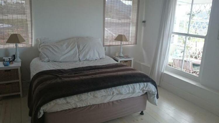 Sunny Sea View Holiday Home - Photo5