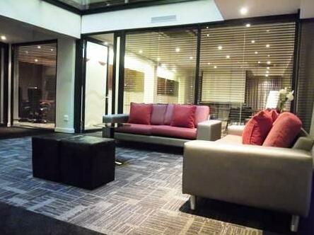 The Rockwell All Suite Hotel & Apartments - Photo2