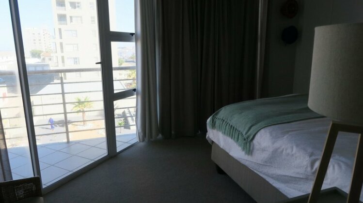 The Waves 206 - Photo3