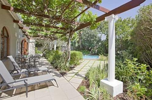 Tiana Guest House - Photo4