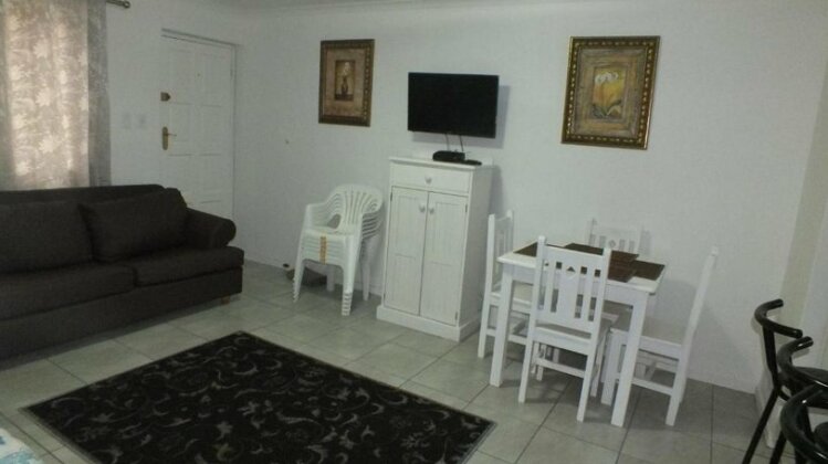 Trixie Self Catering Apartments - Photo2