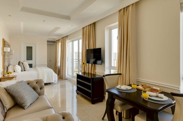 Versailles Luxury Apartments and Suites - Photo4