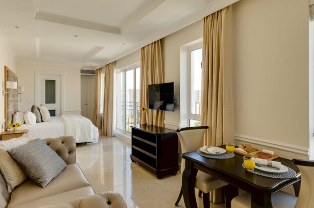 Versailles Luxury Apartments and Suites - Photo4