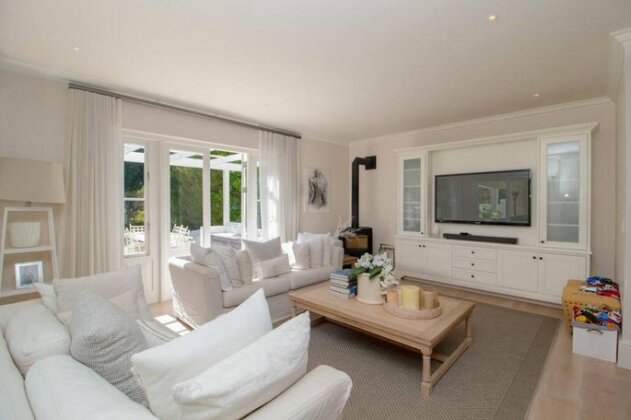 Warwick Villa - Photo2