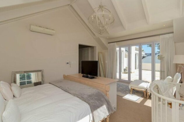 Warwick Villa - Photo3