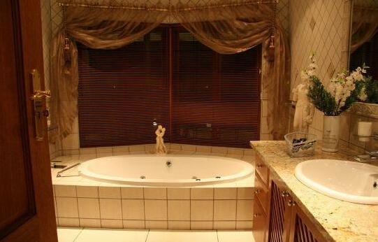 Mt Horeb Manor - Photo5