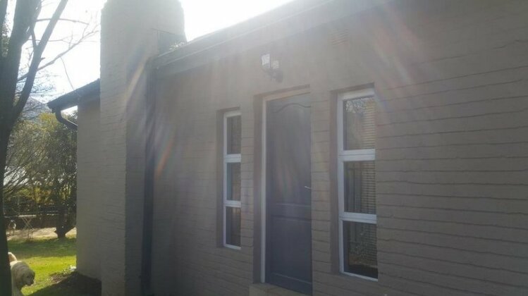 Upper House Guesthouse - Photo2