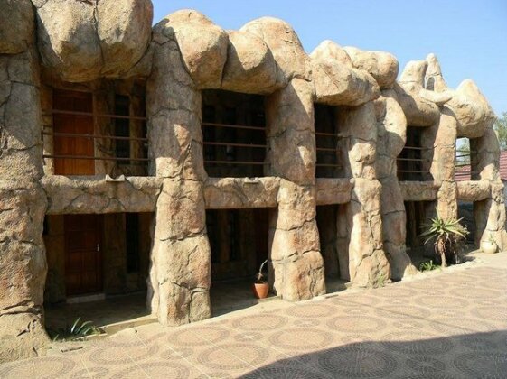 African Cave Lodge - Photo2