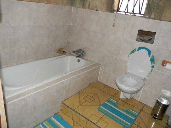 African Cave Lodge - Photo5