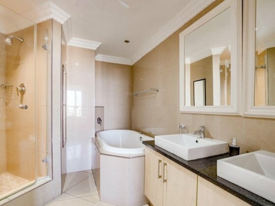 2 Bedroom Luxury Apartment Durban - Photo4