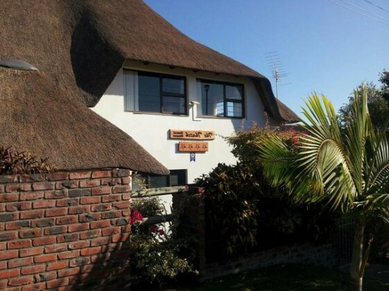 The Thatch Guesthouse - Photo2
