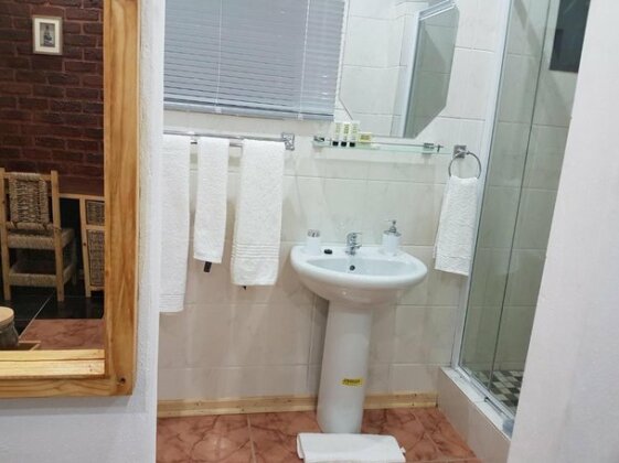 Aliwal Villa Guest Lodge - Photo2