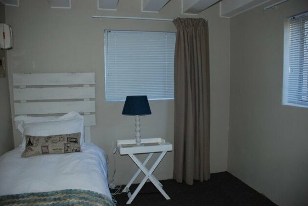 Courtyard Lodging - Photo2